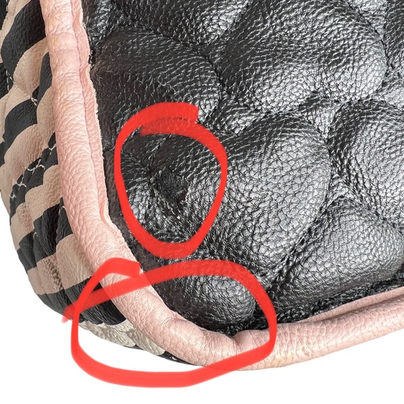 Betsey Johnson Quilted Heart Stripes Bow  Large Carry On Weekender Travel Bag - Picture 11 of 15